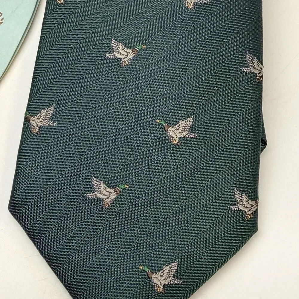 Class Club Boys Deep Green W/Flying Ducks Print 100% Silk Regular Neck Tie New